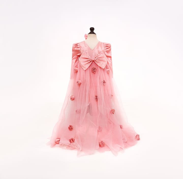 Tailed Elegance - Image 2